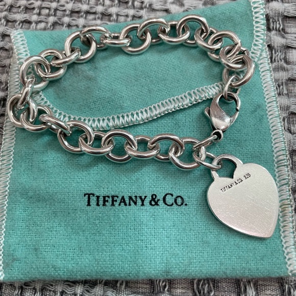 Tiffany & Co heart charm bracelet - Picture 2 of 3